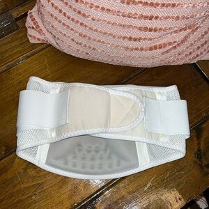 Futuro‎ Comfort Stabilizing Back Brace in White- S/M